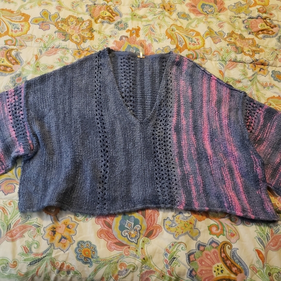 Free people oversize n cropped sweater. - Picture 3 of 3